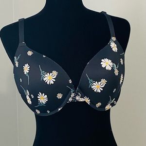 Black bra with flowers by Pink